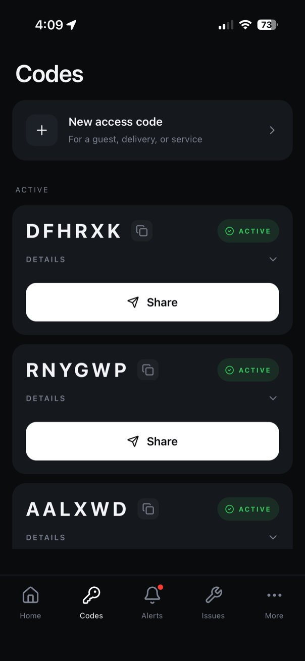 Application résident Accès : liste des codes d’accès actifs, chacun avec son code à six lettres, une pastille ACTIF et un bouton Partager.